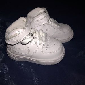 White Nike baby shoes